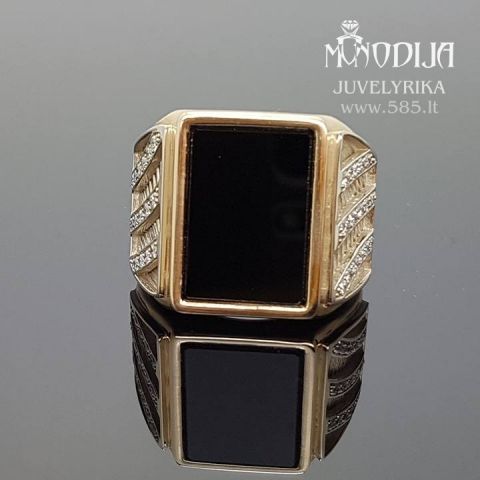 Vyriškas žiedas puoštas briliantais po 0.15ct ir juodu oniksu. Darbas nuo 400€