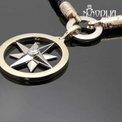 Vyriškas auksinis pakabukas, puoštas briliantu 0.2ct ir juoda emale, svoris 12g. Darbas nuo 300€