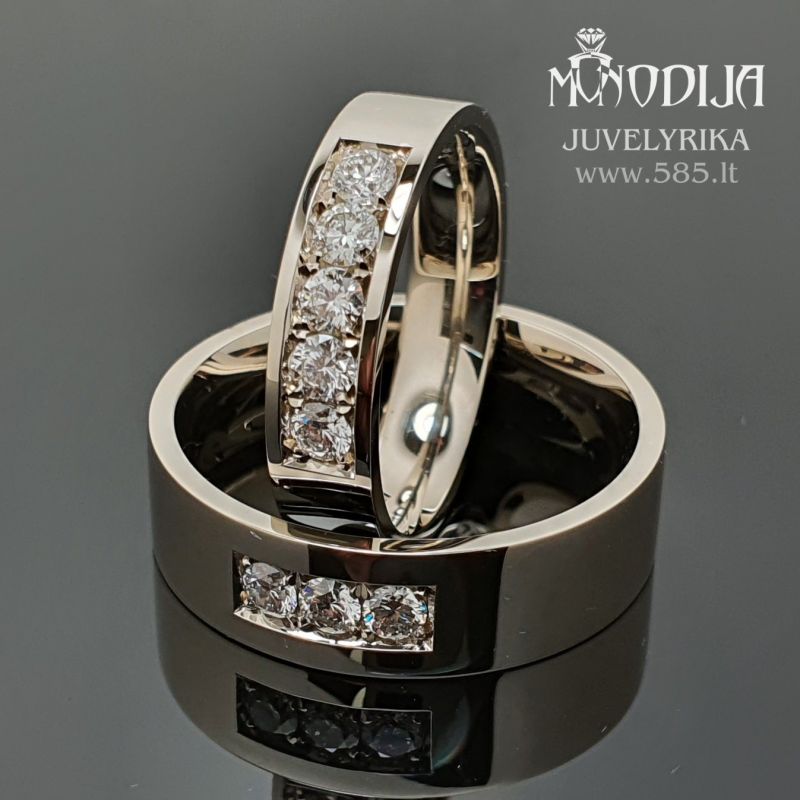 Modernaus dizaino balto aukso vestuviniai žiedai
Svoris: 19g
Plotis: 5mm ir 7mm
Darbo kaina: 200€
Briliantai: 8vnt*0.1ct-3mm - www.585.lt