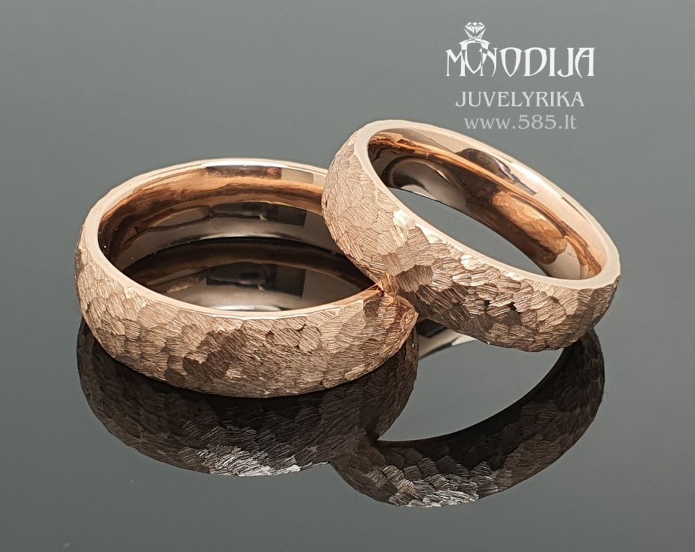 Vestuviniai žiedai su tekstūra
Darbo kaina: 280€
Svoris: 14g
Plotis: 5.5mm, 6mm - www.585.lt