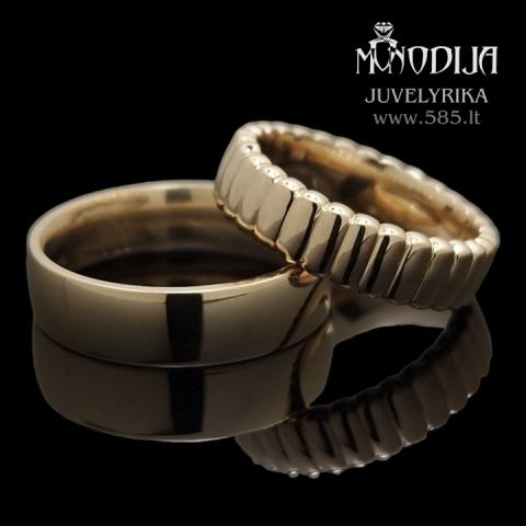Geltono aukso vestuviniai žiedai
Svoris: 14g
Plotis: 5.3mm, 5.5mm
Darbo kaina: 400€

 #monodija #vestuves